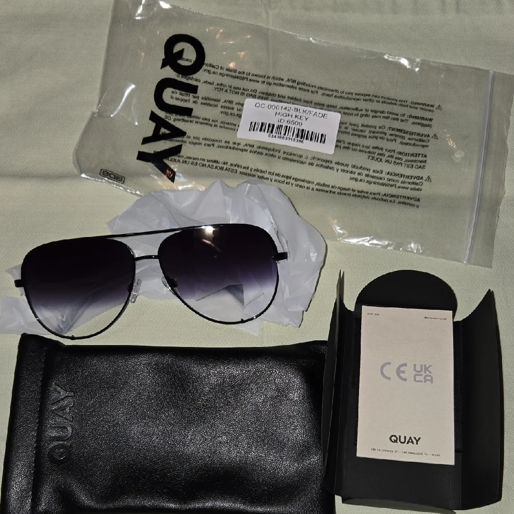 Quay Black and Purple Aviator Sunglasses with Case NWT